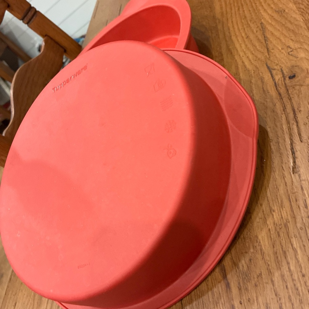 Tupperware red 9 inch round Silicone Baking Set